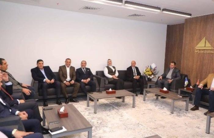 محافظ دمياط يلتقى مع نواب البرلمان لمناقشة قضايا تهم المواطنين - بوابة نيوز مصر