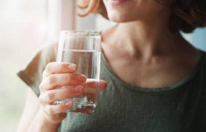 شرب الماء بانتظام.. سر بسيط لحماية الجسم من الجلطات - بوابة نيوز مصر