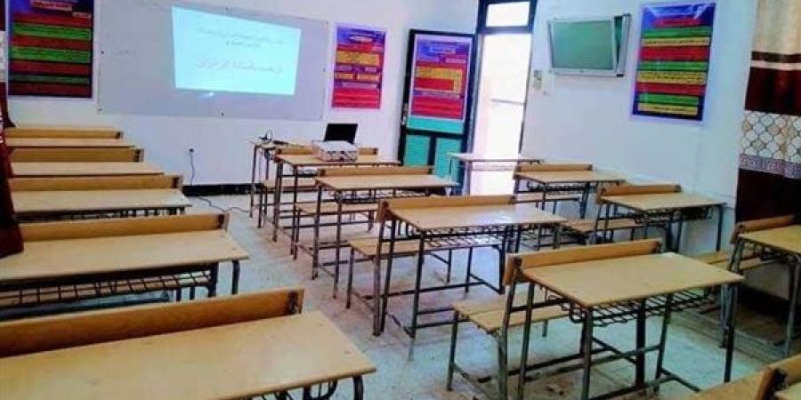 استعدادا للعام الدراسي.. الانتهاء من رفع القمامة بمحيط مدارس جنوب سيناء - بوابة نيوز مصر