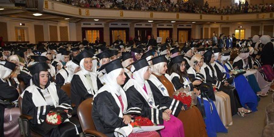 جامعة القاهرة تحتفل بتخريج دفعة جديدة من كلية التربية للطفولة المبكرة - بوابة نيوز مصر