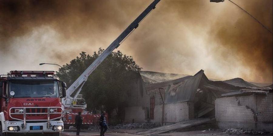 انتداب المعمل الجنائي لمعاينة حريق مصنع فحم في المطرية - بوابة نيوز مصر