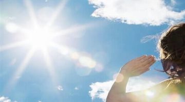 4 نصائح للحفاظ على بشرتك رطبة في فصل الصيف من الشمس الحارقة