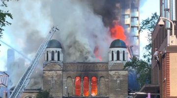 بعد حريق كنيسة تورونتو التاريخية كندا تفقد أحد أبرز معالمها وقطعها الفنية